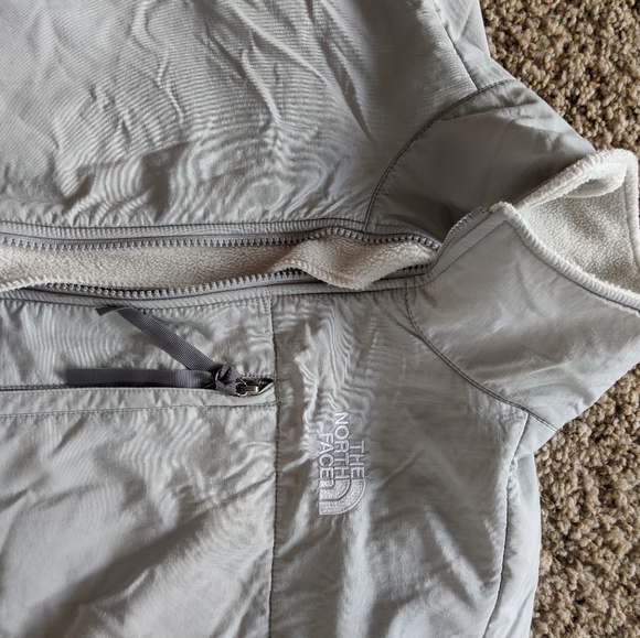 The Northface women's zip up jacket - Picture 2 of 7